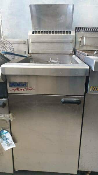 Waldorf Gas Deep Fat Fryer 2 Basket - Fast Fri Waldorf Gas Deep Fat Fryer 2 Basket - Fast Fri