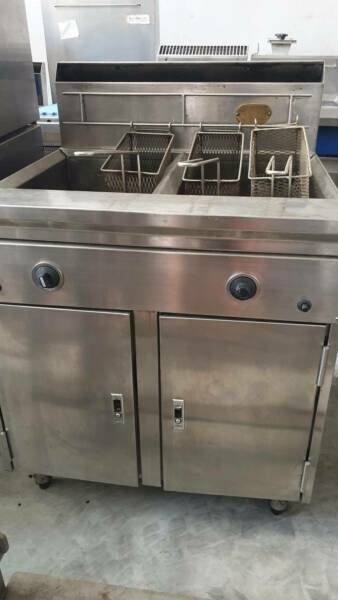 Supertron Dual Vat 4 Basket Gas Fryer Supertron Dual Vat 4 Basket Gas Fryer