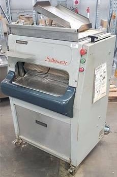 Silhouette Bread Slicer (Dual Thickness) Moffat Silhouette Bread Slicer (Dual Thickness)