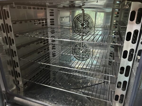 UNOX COMBI OVEN XEBC-06EU-EPR - internal oven washed down UNOX COMBI OVEN XEBC-06EU-EPR - internal oven washed down